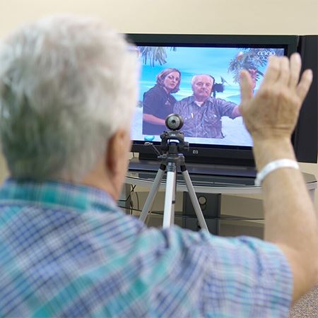 Man using the VTree screen with lifted arm